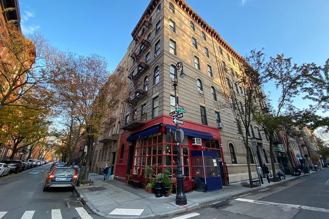 NYC TV & Movie Locations Bus Tour – Friends, Seinfeld & More - Bars, hotels, and the locations you see from the bus
