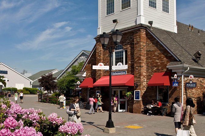 NYC: Woodbury Common Premium Outlets Shopping Round Trip Service - What this Woodbury Common trip really offers