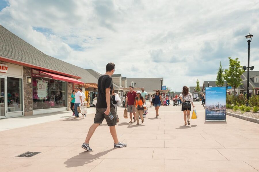 NYC: Woodbury Common Premium Outlets Shopping Trip - Finding designer labels at outlet prices