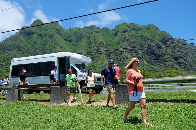 Oahu Circle Island Tour with Waimea Waterfall - 7:00 a.m. pickup and the first Waikiki views
