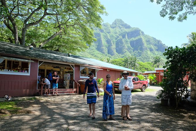 Oahu Circle Island Tour with Waimea Waterfall - Fruit, lunch, and the North Shore