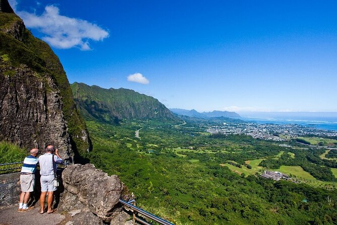 Oahu Circle Island Tour with Waimea Waterfall - Dole Plantation and the limits of a 30-minute stop