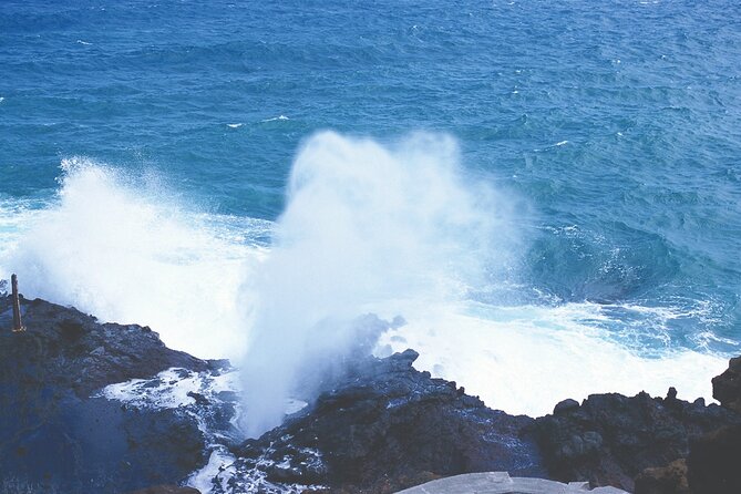 Oahu Deluxe Grand Circle Island Tour - Nuʻuanu Pali, a dramatic historical viewpoint