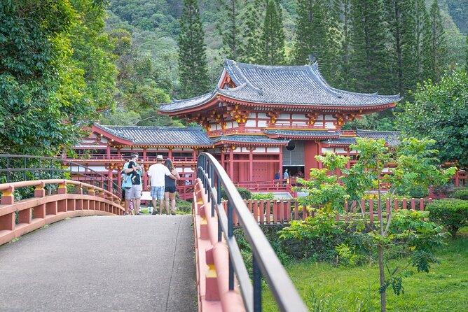 Oahu Deluxe Grand Circle Island Tour - Byodo-In Temple brings a quiet pause