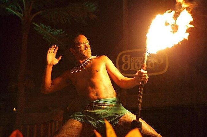 Oahu: Germaine's Luau - The show is the reason to choose this luau