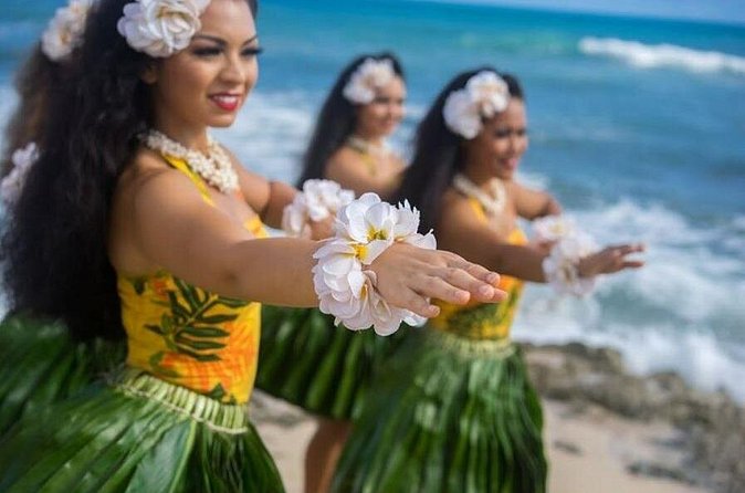 Oahu: Germaine's Luau - Comfort, crowds, and practical drawbacks