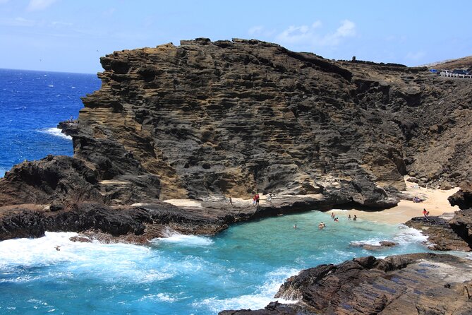 Oahu: Grand Tour Around Island 16 Locations plus Snorkeling - The guides are the heart of the experience