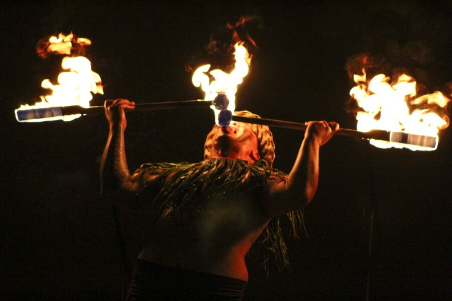 Oahu: Ka Moana Luau Dinner and Show at Aloha Tower - Drinks and the Celebrity option