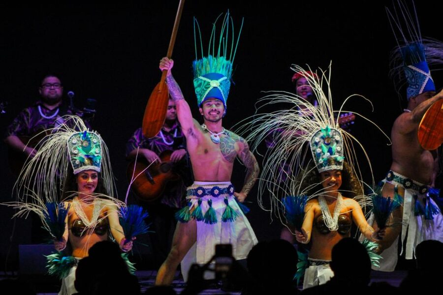 Oahu: Ka Moana Luau Dinner and Show at Aloha Tower - The Polynesian production and fire finale