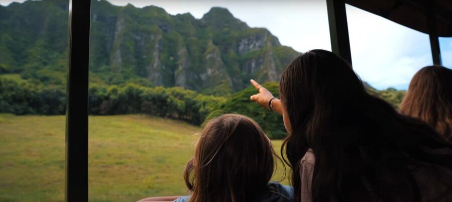 Oahu: Kualoa Open Air Jungle Expedition Tour - Climbing through Hakipuʻu rainforest