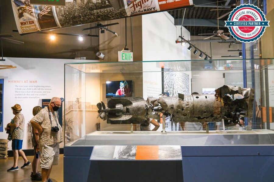 Oahu: Pearl Harbor, Arizona Memorial & Honolulu City Tour - The guides bring the history to life