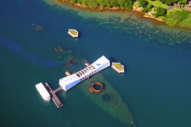 Oahu: Pearl Harbor USS Arizona Memorial - Punchbowl Crater adds a second kind of remembrance