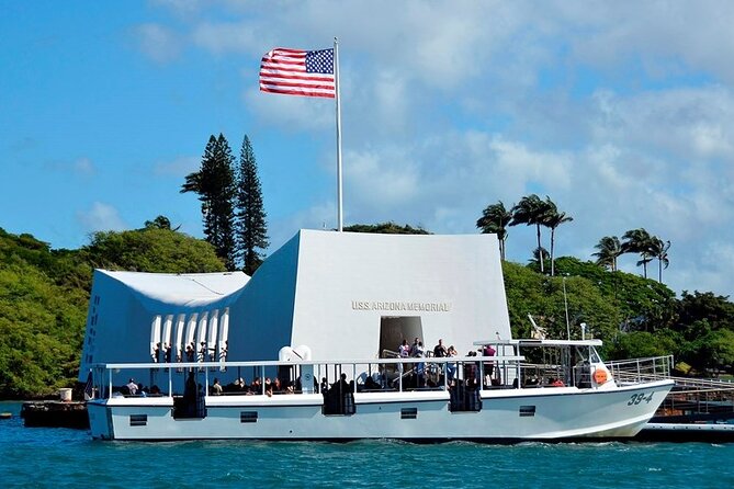 Oahu: Pearl Harbor USS Arizona Memorial - Historic Honolulu from the vehicle