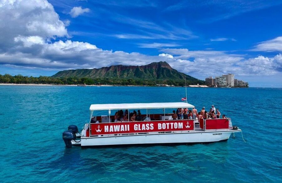 Oahu: Waikiki Glass Bottom Boat Sunset Cruise - A calm start at Slip F21 in Honolulu