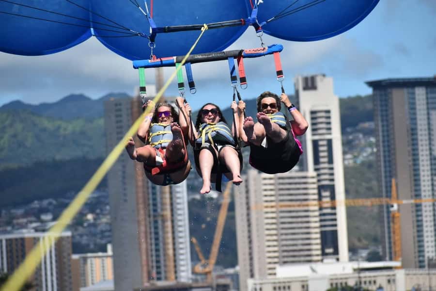 Oahu: Waikiki Parasailing - What the parasailing flight feels like