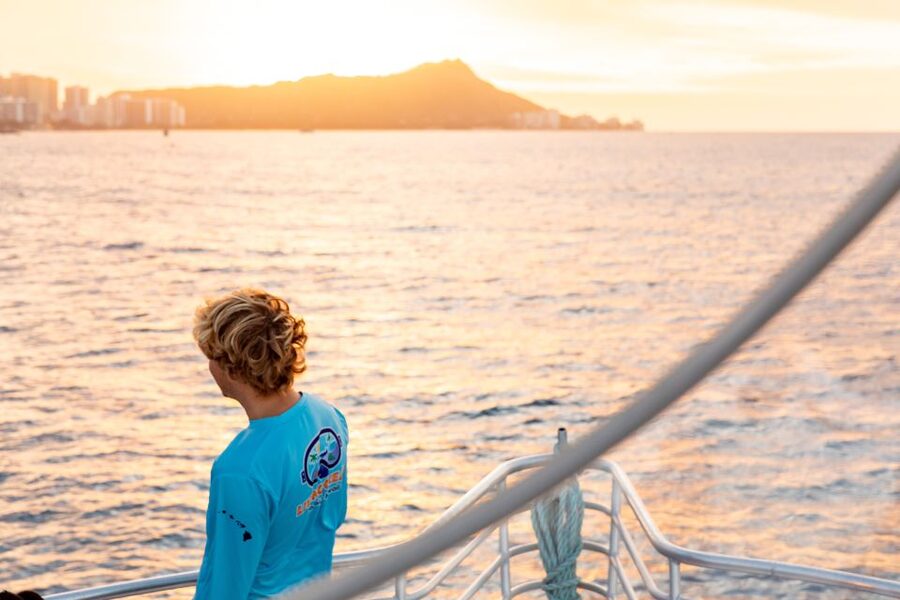 Oahu: Waikiki Turtle Canyons Cruise and Snorkel Excursion - About 90 minutes with turtles and tropical fish