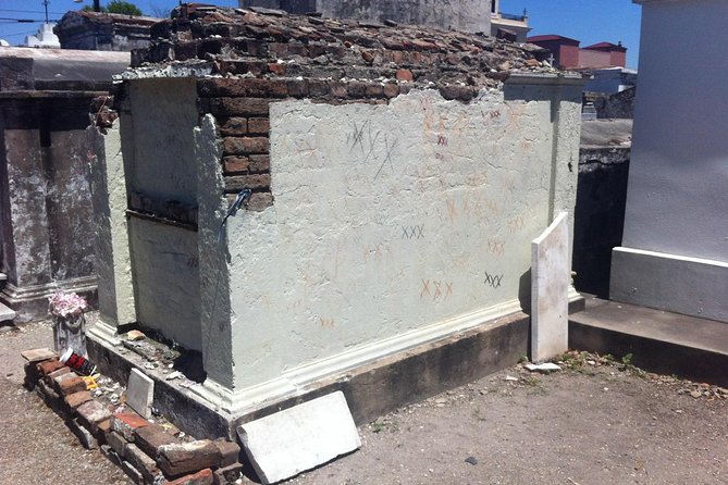 One Hour Saint Louis Cemetery Number One Walking Tour - Small-group size, heat, and walking comfort