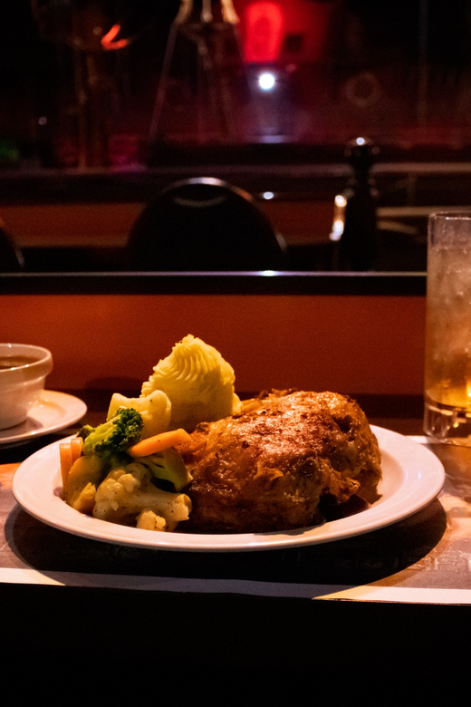 Orlando: Pirates Adventure Dinner Show with Drinks - Finding your place inside the Spanish galleon