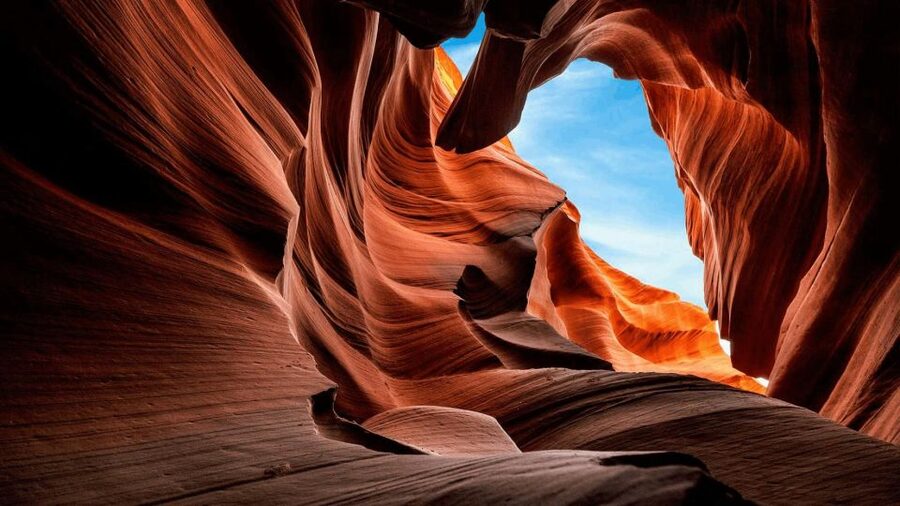 Page: Upper Antelope Canyon Prime Time Entry & Navajo Guide. - Walking through Upper Antelope Canyon