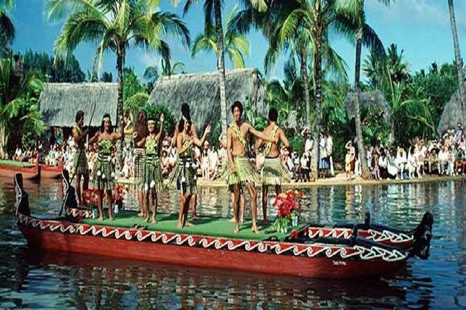 Pearl Harbor, Dole Plantation, and Polynesian Center from Waikiki - Pearl Harbor begins the day with a serious purpose