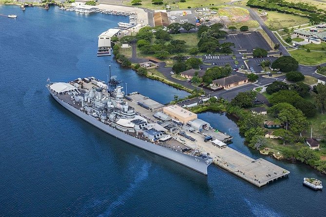 Pearl Harbor, National Memorial Cemetery and Honolulu City Tour - A quiet passage through Punchbowl Cemetery