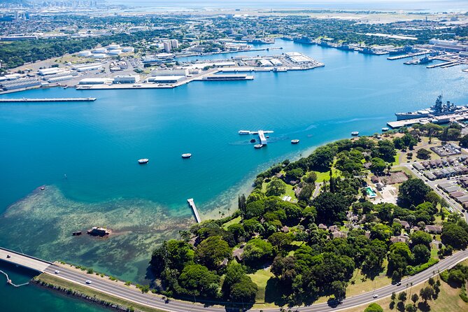 Pearl Harbor USS Arizona Memorial and Honolulu City Tour - Crossing the harbor to the Arizona