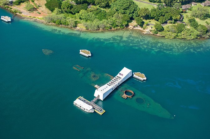 Pearl Harbor USS Arizona Memorial and Honolulu City Tour - The Honolulu city tour: statues, monarchy, and a moving van view