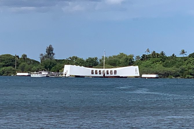 Pearl Harbor & USS Arizona Small-Group Tour [Early Access] - The drive through Honolulu adds useful context