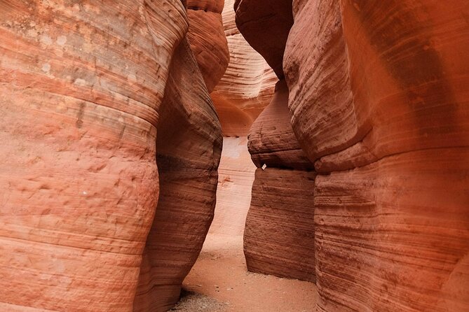 Peekaboo Slot Canyon UTV and Hiking Adventure - Walking beneath 100 to 200 foot walls