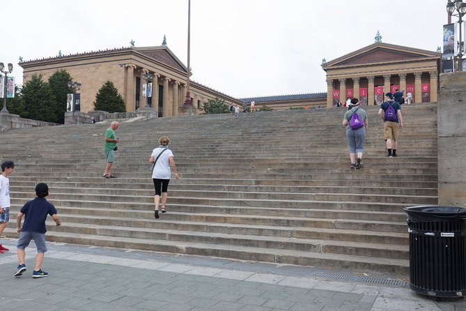 Philadelphia and Amish Country, 1-Day Tour from NYC - Elfreth’s Alley and Philadelphia’s colonial streets