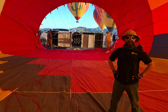 Phoenix area Hot Air Balloon Ride on the Largest Balloon in USA - Landing, the toast, and breakfast in the desert