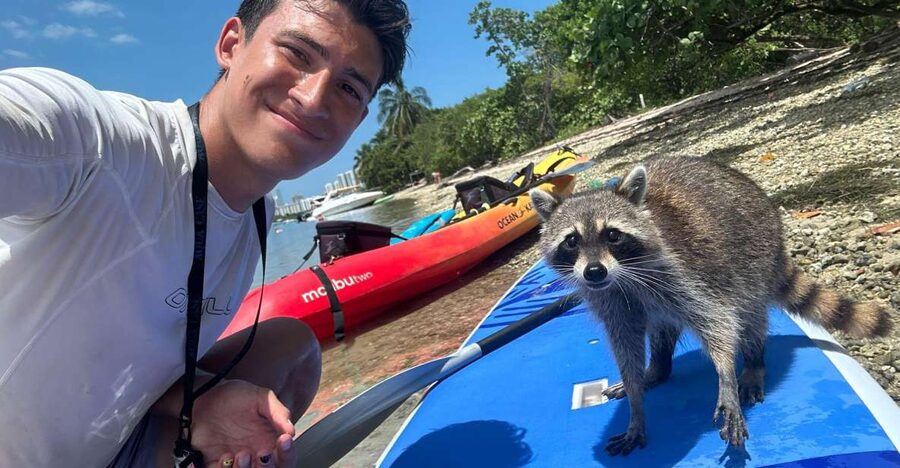 Raccoon Island: Exploration on SUP/Kayak - The boat ride to Sandspur Island