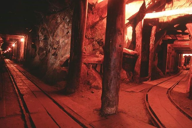 Real Gold Mine Tour with, gold panning and more - Guides who keep the mine moving