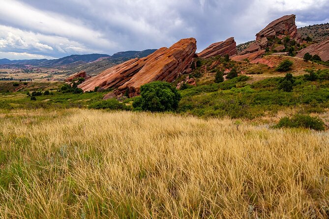 Red Rocks & Beyond - Lariat Loop turns the drive into part of the tour