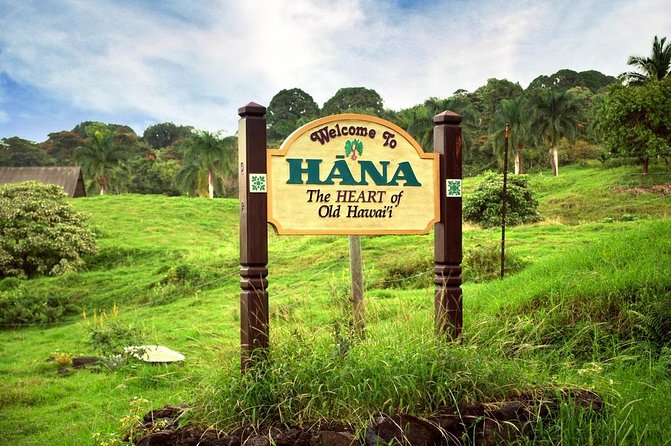 Road to Hana Adventure Maui Tour with Lunch - Keanae Road and the force of the coast