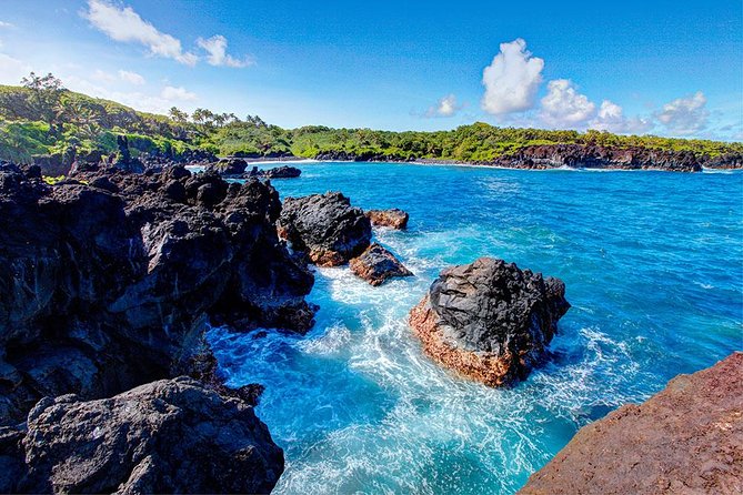 Road to Hana Adventure Maui Tour with Lunch - Wai’anapanapa’s black sand coast