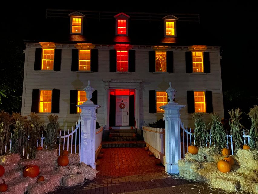 Salem, MA: History and Hauntings Guided Walking Tour - Thirty minutes through the McIntire Historic District