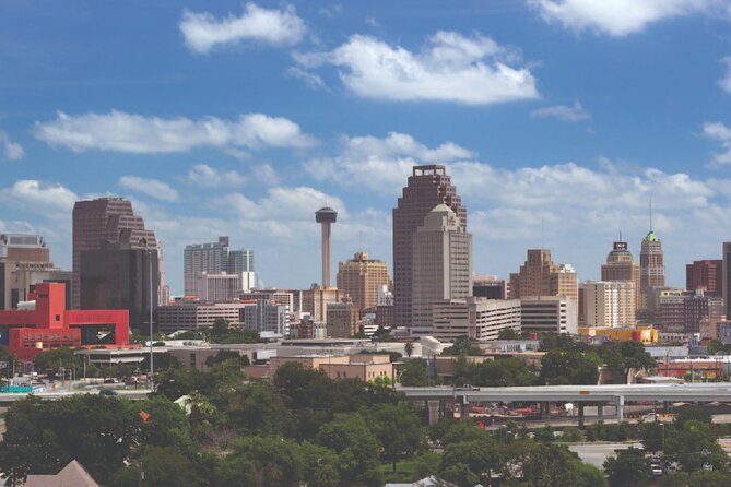 San Antonio Premium City Tour with Alamo & River Walk Cruise - The guides are a major part of the experience