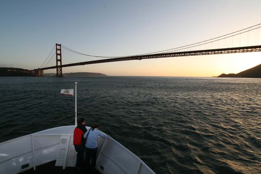 San Francisco: California Sunset Cruise (2-hours) - San Francisco lights up on the return