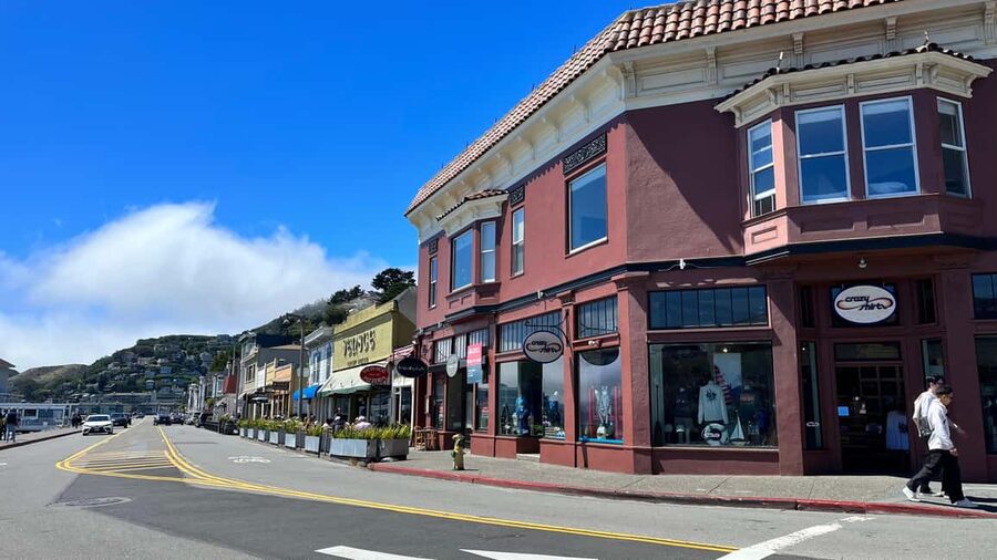 San Francisco: Muir Woods & Sausalito Tour with Ferry Option - Sausalito: lunch, shops, and a bay view