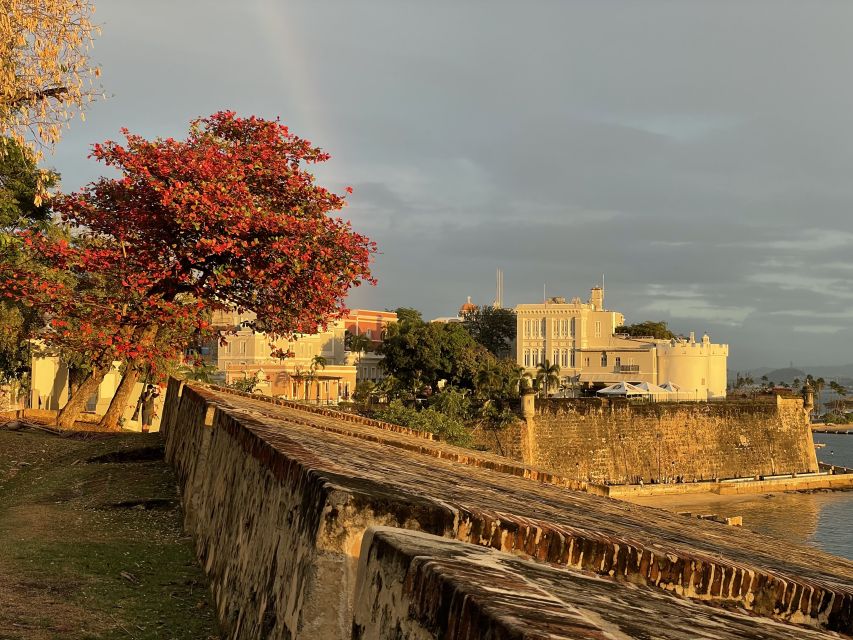 San Juan: Old Town Sunset Walking Tour - La Fortaleza and the cathedral district