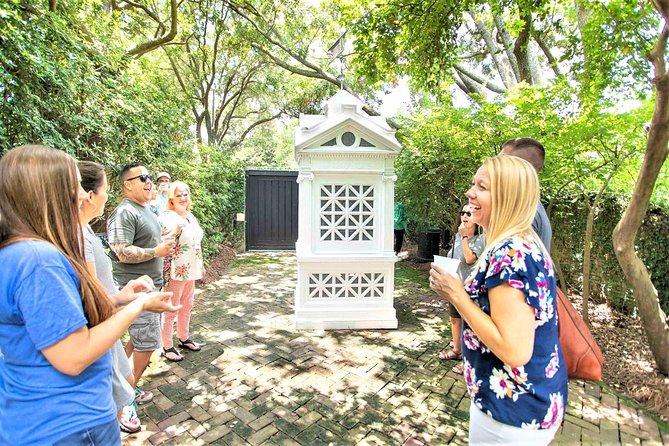 Savannah First Squares Culinary & Cultural Walking Food Tour - The final stop at Savannah Bee Company