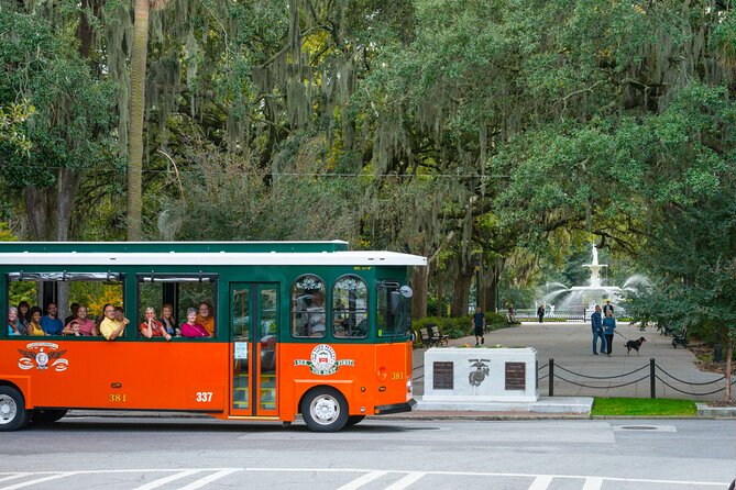 "Savannah for Morons" Comedy Trolley Tour - Homes tied to movies, scandal, and old Savannah