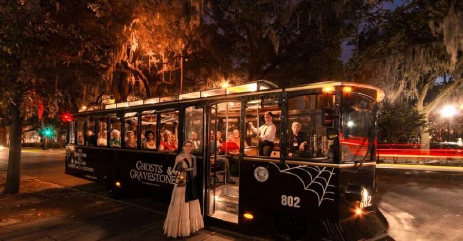 Savannah: Ghosts and Gravestones Tour with Low House Entry - Why This Tour Works Best After Dark