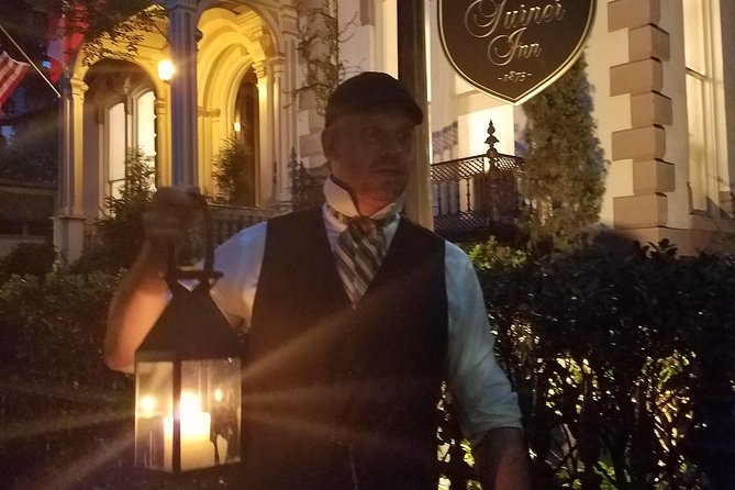 Savannah History and Haunts Candlelit Ghost Walking Tour - A closer look at the guide style