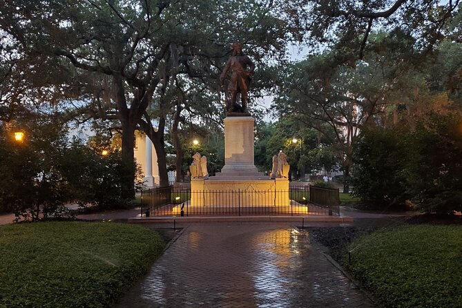 Savannah History and Haunts Candlelit Ghost Walking Tour - What you see between the opening and the cemetery