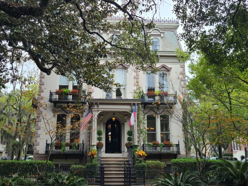 Savannah: Old Town Hop-On Hop-Off Trolley Tour - Start at the Visitor Center or another convenient stop