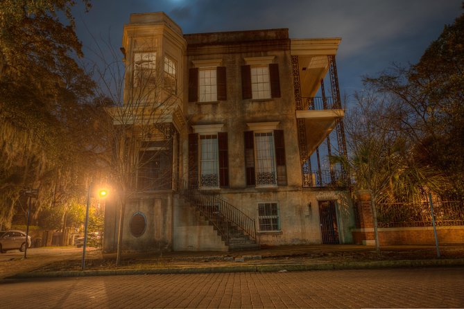 Savannah's Ghost City "Dead of Night" Walking Night Tour - Johnson Square opens with Savannah’s buried past