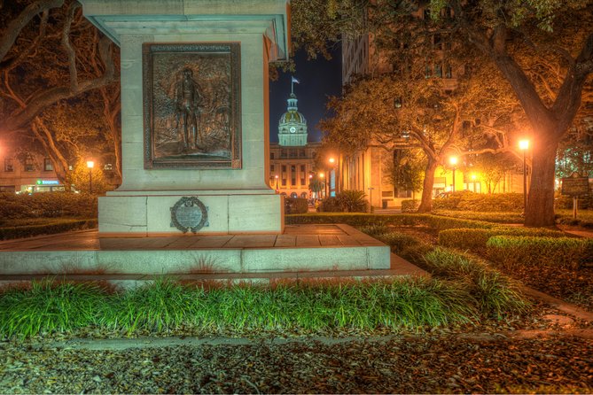 Savannah's Ghost City "Dead of Night" Walking Night Tour - 432 Abercorn Street brings the focus to one house