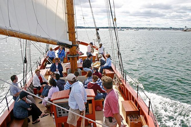 Schooner Fame Sailing Tour - Pulling the lines and taking the wheel